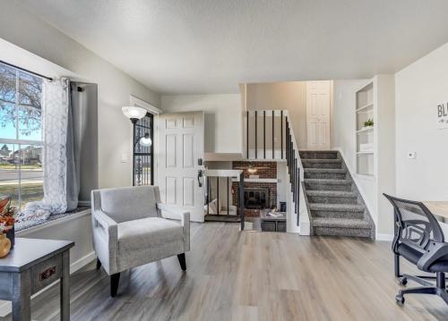 Pueblo Place Riverwalk Fireplace Pet-Friendly