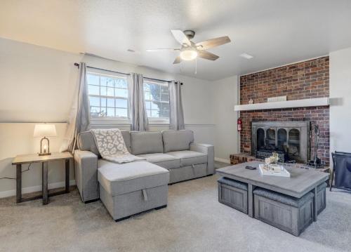 Pueblo Place Riverwalk Fireplace Pet-Friendly