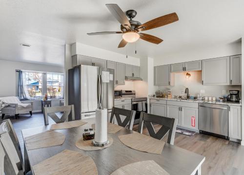 Pueblo Place Riverwalk Fireplace Pet-Friendly