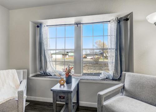 Pueblo Place Riverwalk Fireplace Pet-Friendly