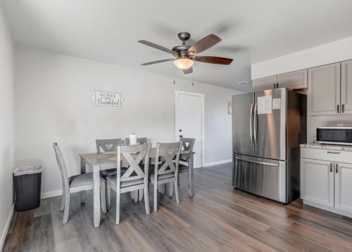 Pueblo Place Riverwalk Fireplace Pet-Friendly