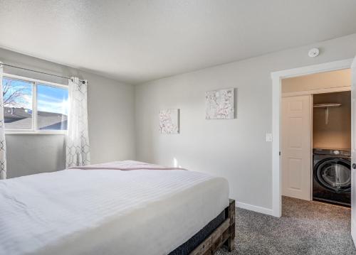 Pueblo Place Riverwalk Fireplace Pet-Friendly