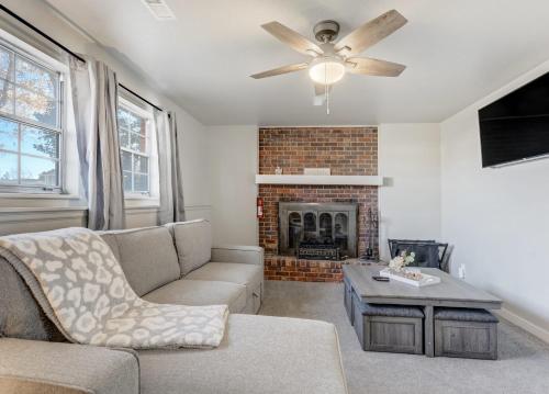 Pueblo Place Riverwalk Fireplace Pet-Friendly