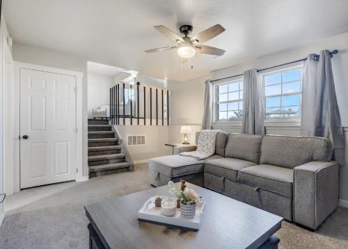 Pueblo Place Riverwalk Fireplace Pet-Friendly