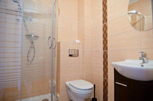 Small Double Room image 3