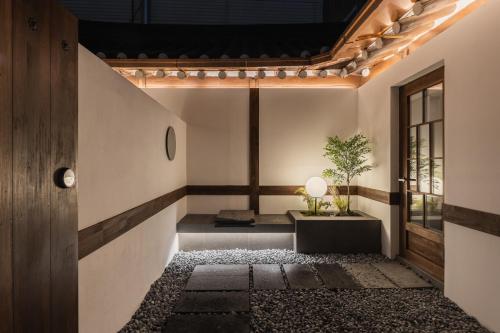 Luxury Hanok Stay Warm Hearth - East, Soul