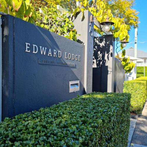 B&B Brisbane - Edward Lodge New Fam - Bed and Breakfast Brisbane