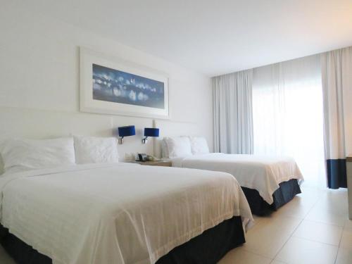 508283420 Holiday Inn Acapulco La Isla by IHG
