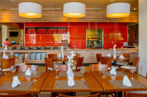 508283481 Holiday Inn Acapulco La Isla by IHG