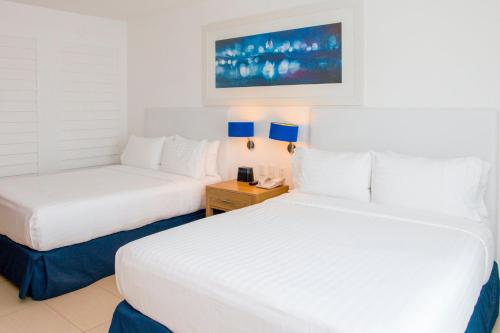 508283496 Holiday Inn Acapulco La Isla by IHG