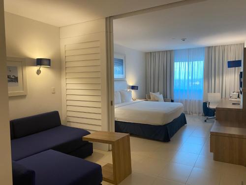 508283509 Holiday Inn Acapulco La Isla by IHG