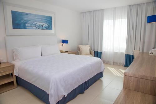 508283535 Holiday Inn Acapulco La Isla by IHG