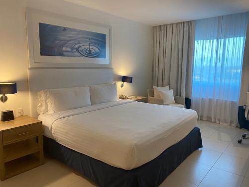 508283550 Holiday Inn Acapulco La Isla by IHG