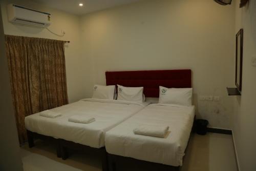 Family Room image 2