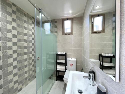 淋浴間, A3 Appartement chic & moderne, 10 min Hay Riad in 特馬拉