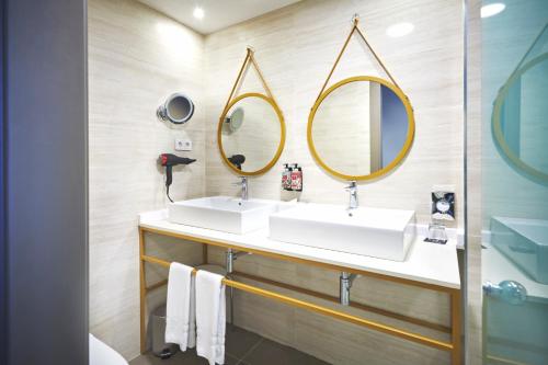 room detail thumbnail 2