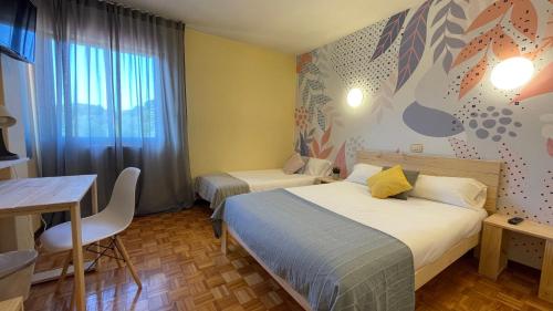 1 double bed, 1 twin bed