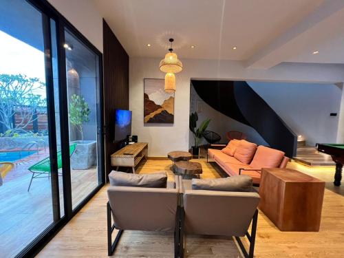 Shared lounge/TV area, LA Villa Private Pool Kuantan in Kuantan