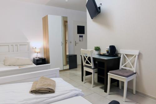 2 twin beds