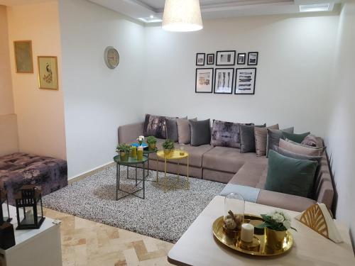 Elegant 2BR, Private Terrace, AC, Fast WiFi & Parking, Maarif, Casablanca (fotografie 7)
