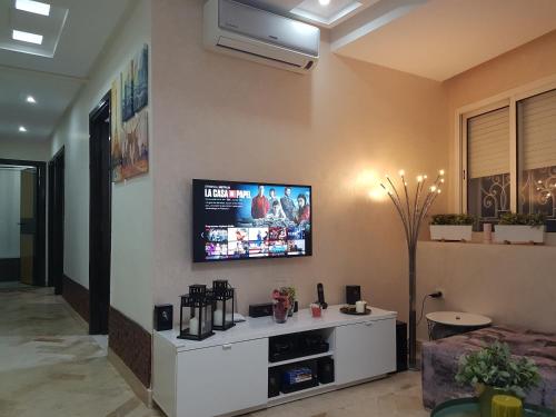 Elegant 2BR, Private Terrace, AC, Fast WiFi & Parking, Maarif, Casablanca (fotografie 9)