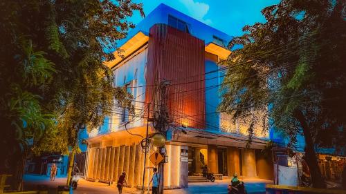 Exterior view, Qube Hotel by 98hospitality in Kelapa Gading