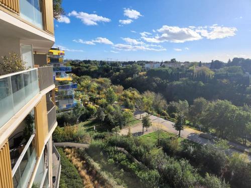 Balcony/terrace, Bel Appartement avec Terrasse et Clim in Parc Marianne