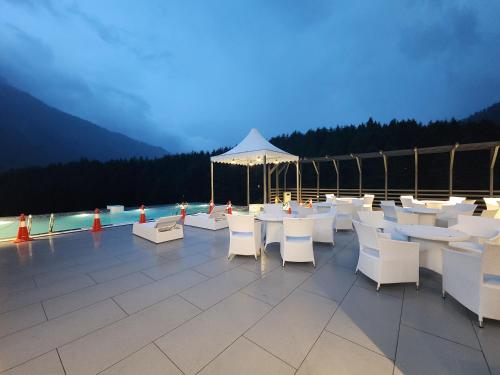 Swimming pool, The Orchard Greens Resort - A centrally heated property in Old Manali
