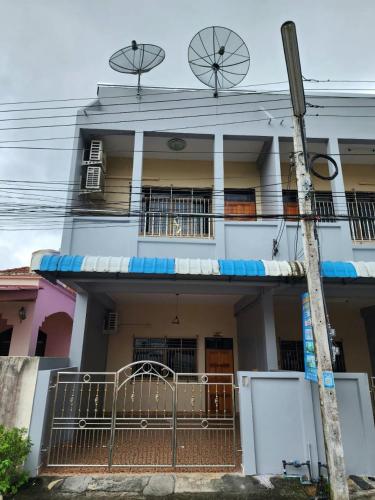 B&B Betong - SaamSaao HomeStay Betong สามสาวโฮมสเตย์เบตง 4 Bedroom House for Rent - Bed and Breakfast Betong