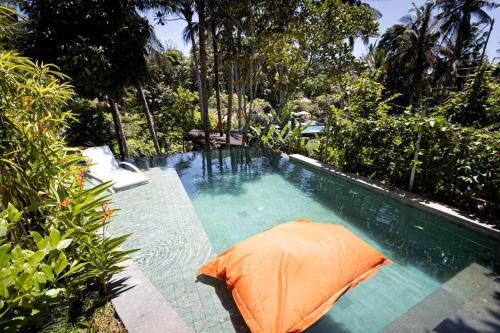 Private pool 2 bedroom suite with view near Yoga Barn