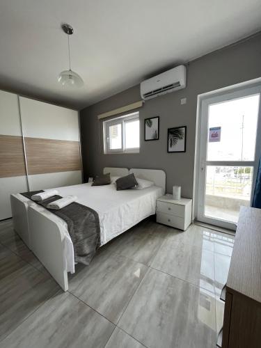 F3 Modern and Bright Apartment in Malta, Msida