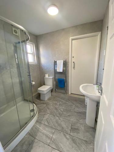 Single Room with Private Bathroom image 6