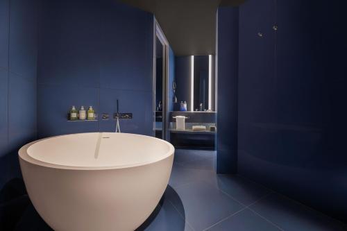 Bathroom, W Sydney in Darling Harbour