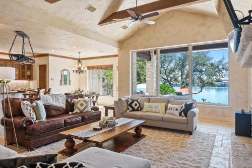 Stunning Lakefront Retreat Pool Boat Lift Spectacular Views in Horseshoe Bay (TX)