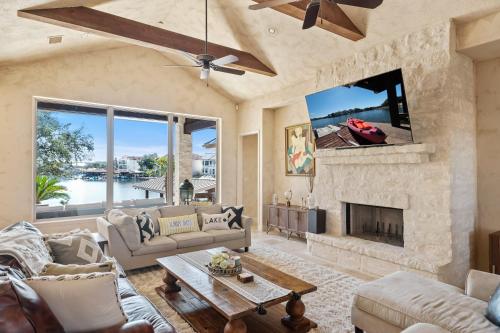 Stunning Lakefront Retreat Pool Boat Lift Spectacular Views in Horseshoe Bay (TX)