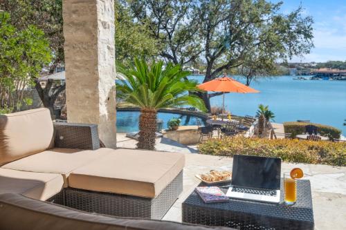 Stunning Lakefront Retreat Pool Boat Lift Spectacular Views in Horseshoe Bay (TX)