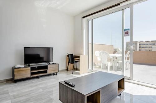 F12 Room 1, Private Room two single beds shared bathroom in shared Flat, Msida (fotografie 9)