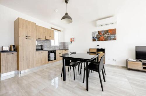 F12 Room 1, Private Room two single beds shared bathroom in shared Flat, Msida (fotografie 10)