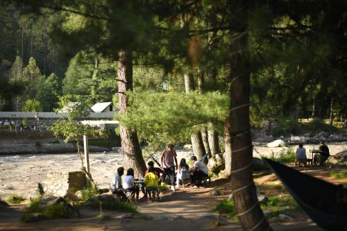 Himtrek Riverside Camps, Kasol