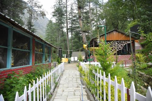 Himtrek Riverside Camps, Kasol