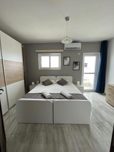 F3 Room 1, Private Double room with private bathroom and balcony, Msida