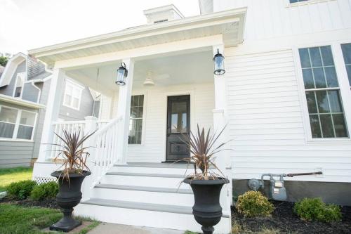 Restored Queen Anne Cottage in Maquoketa, USA