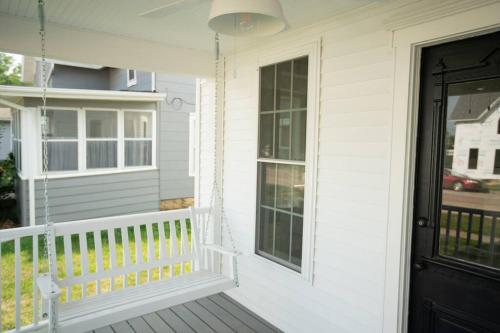 Restored Queen Anne Cottage in Maquoketa, USA