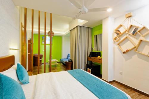 Deluxe Suite (Free Return Airport Transfer and 10% off on Food & Beverage) image 8