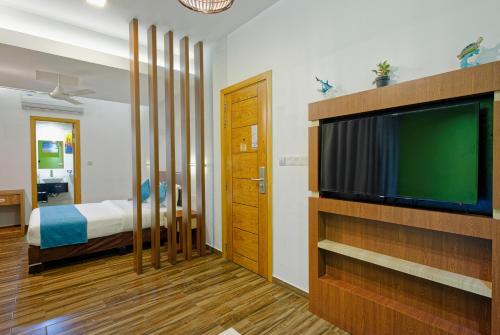 Deluxe Suite (Free Return Airport Transfer and 10% off on Food & Beverage) image 10