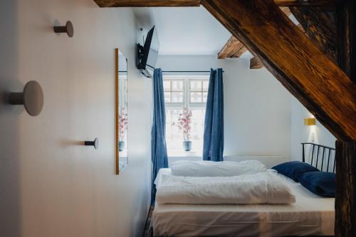 Double Room with Private Toilet image 2