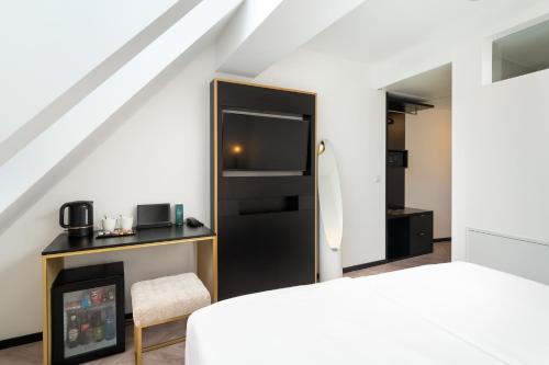 Deluxe Double Room image 1