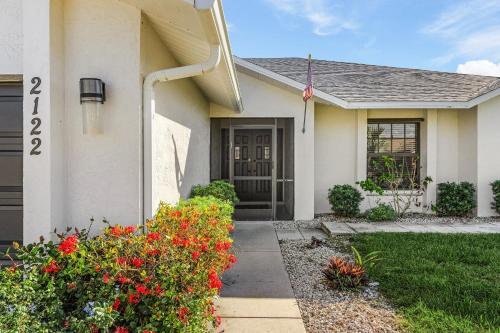 Pet Friendly Villa with Heated Pool & Gulf Access - Villa Coast to Coast - image 5