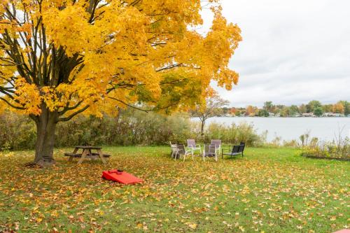 Campau Lake Sunshine cottage