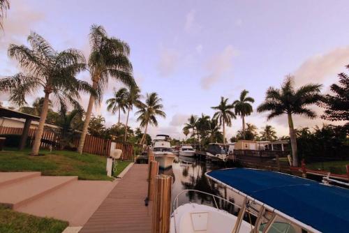 Waterfront Escape - Private Dock and Spa in Fort Lauderdale, USA